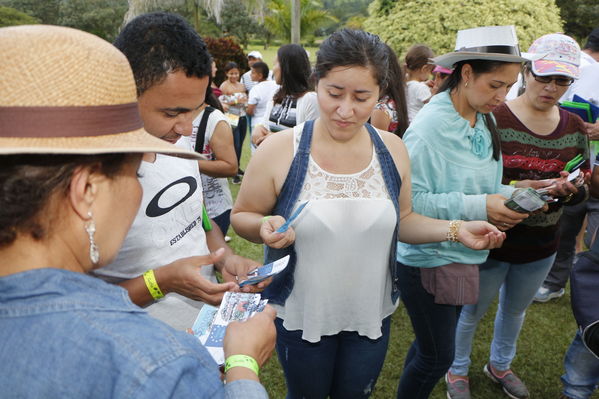 Feria de la Familia Norte, Nordeste y Magdalena Medio
Feria de la Familia Norte, Nordeste y Magdalena Medio
Fecha: Octubre 29 de 2016
Para descargar esta fotografía en alta resolución, haga clic sobre la imagen hasta que la misma se despliegue en la pantalla completa; luego dé clic derecho y elija la opción "guardar imagen como". 
En caso de publicación por cualquier medio, solicitamos acompañarla del crédito: "Foto EPM"
Palabras clave: Feria Familia Norte Nordeste Magdalena Medio