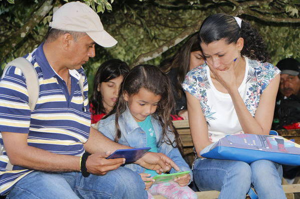Feria de la Familia Norte, Nordeste y Magdalena Medio
Feria de la Familia Norte, Nordeste y Magdalena Medio
Fecha: Octubre 29 de 2016
Para descargar esta fotografía en alta resolución, haga clic sobre la imagen hasta que la misma se despliegue en la pantalla completa; luego dé clic derecho y elija la opción "guardar imagen como". 
En caso de publicación por cualquier medio, solicitamos acompañarla del crédito: "Foto EPM"
Palabras clave: Feria Familia Norte Nordeste Magdalena Medio