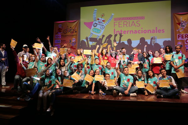 Premiación de la Feria Central CT+I
Premiación de la Feria Central CT+I
Fecha: Octubre 29 de 2016
Para descargar esta fotografía en alta resolución, haga clic sobre la imagen hasta que la misma se despliegue en la pantalla completa; luego dé clic derecho y elija la opción "guardar imagen como". 
En caso de publicación por cualquier medio, solicitamos acompañarla del crédito: "Foto EPM"
Palabras clave: Premiación Feria Central CT+I