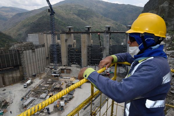 Generación empleo proyecto Hidroituango
Generación empleo proyecto Hidroituango. 
Fecha: Octubre 29 2019.
Para descargar esta fotografía en alta resolución, haga clic sobre la imagen hasta que la misma se despliegue en la pantalla completa; luego dé clic derecho y elija la opción "guardar imagen como". 
En caso de publicación por cualquier medio, solicitamos acompañarla del crédito: "Foto EPM"
Palabras clave: Generación empleo proyecto Hidroituango