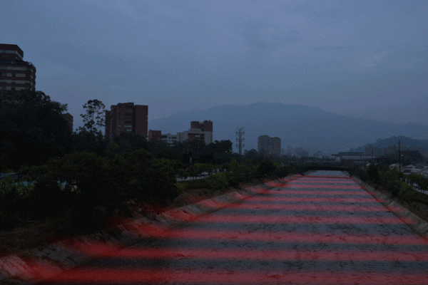 Alumbrado navideño parques del del rio.
Alumbrado navideño parques del del rio.
Fecha: 30 Octubre 2019.
Para descargar esta fotografía en alta resolución, haga clic sobre la imagen hasta que la misma se despliegue en la pantalla completa; luego dé clic derecho y elija la opción "guardar imagen como". 
En caso de publicación por cualquier medio, solicitamos acompañarla del crédito: "Foto EPM"
 
Palabras clave: Alumbrado navideño parques del del rio.