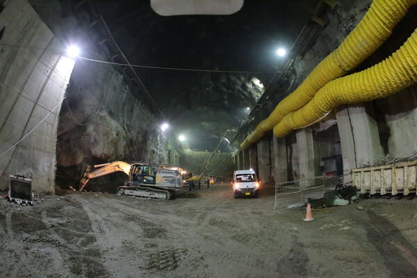 Avances Obras Proyecto Hidroeléctrico Ituango
Avances Obras Proyecto Hidroeléctrico Ituango.
Fecha: 30 Octubre 2020. 
Para descargar esta fotografía en alta resolución, haga clic sobre la imagen hasta que la misma se despliegue en la pantalla completa; luego dé clic derecho y elija la opción "guardar imagen como". 
En caso de publicación por cualquier medio, solicitamos acompañarla del crédito: "Foto EPM
Palabras clave: Avances Obras Proyecto Hidroeléctrico Ituango