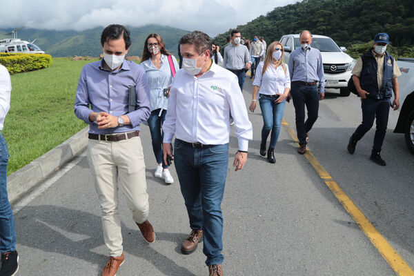  Visita autoridades Hidroituango
Visita autoridades a Hidroituango.
Fecha: 30 Octubre 2020.
Para descargar esta fotografía en alta resolución, haga clic sobre la imagen hasta que la misma se despliegue en la pantalla completa; luego dé clic derecho y elija la opción "guardar imagen como". 
En caso de publicación por cualquier medio, solicitamos acompañarla del crédito: "Foto EPM
Palabras clave: Visita autoridades Hidroituango