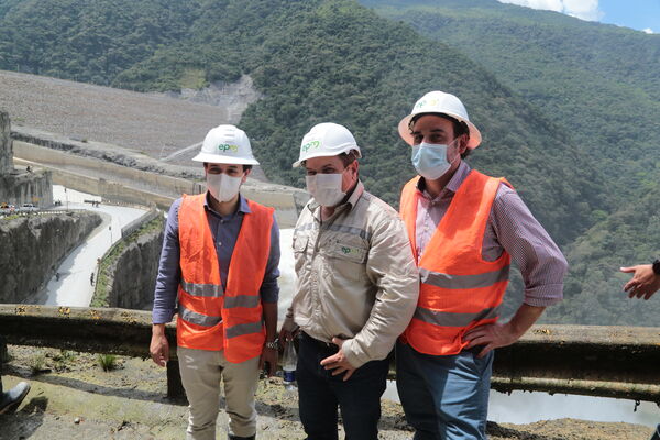 Visita autoridades Hidroituango
Visita autoridades a Hidroituango.
Fecha: 30 Octubre 2020.
Para descargar esta fotografía en alta resolución, haga clic sobre la imagen hasta que la misma se despliegue en la pantalla completa; luego dé clic derecho y elija la opción "guardar imagen como". 
En caso de publicación por cualquier medio, solicitamos acompañarla del crédito: "Foto EPM
Palabras clave: Visita autoridades Hidroituango