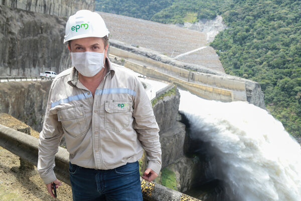 Visita autoridades Hidroituango
Visita autoridades a Hidroituango.
Fecha: 30 Octubre 2020.
Para descargar esta fotografía en alta resolución, haga clic sobre la imagen hasta que la misma se despliegue en la pantalla completa; luego dé clic derecho y elija la opción "guardar imagen como". 
En caso de publicación por cualquier medio, solicitamos acompañarla del crédito: "Foto EPM
Palabras clave: Visita autoridades Hidroituango
