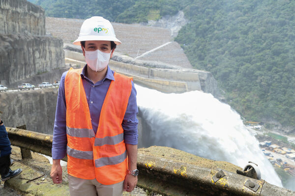 Visita autoridades Hidroituango
Visita autoridades a Hidroituango.
Fecha: 30 Octubre 2020.
Para descargar esta fotografía en alta resolución, haga clic sobre la imagen hasta que la misma se despliegue en la pantalla completa; luego dé clic derecho y elija la opción "guardar imagen como". 
En caso de publicación por cualquier medio, solicitamos acompañarla del crédito: "Foto EPM
Palabras clave: Visita autoridades Hidroituango