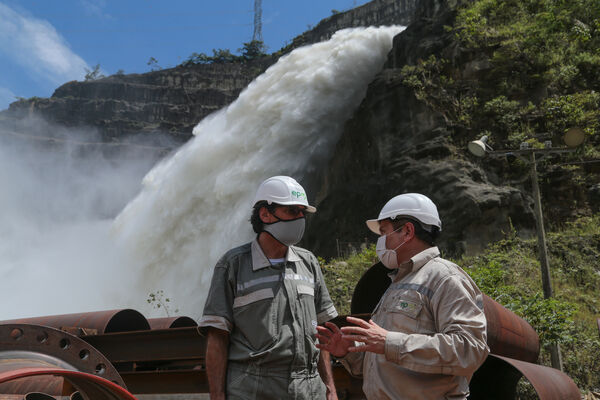 Visita autoridades Hidroituango
Visita autoridades a Hidroituango.
Fecha: 30 Octubre 2020.
Para descargar esta fotografía en alta resolución, haga clic sobre la imagen hasta que la misma se despliegue en la pantalla completa; luego dé clic derecho y elija la opción "guardar imagen como". 
En caso de publicación por cualquier medio, solicitamos acompañarla del crédito: "Foto EPM"
Palabras clave: Visita autoridades Hidroituango