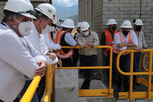 Visita autoridades Hidroituango
Visita autoridades a Hidroituango.
Fecha: 30 Octubre 2020.
Para descargar esta fotografía en alta resolución, haga clic sobre la imagen hasta que la misma se despliegue en la pantalla completa; luego dé clic derecho y elija la opción "guardar imagen como". 
En caso de publicación por cualquier medio, solicitamos acompañarla del crédito: "Foto EPM"
Palabras clave: Visita autoridades Hidroituango