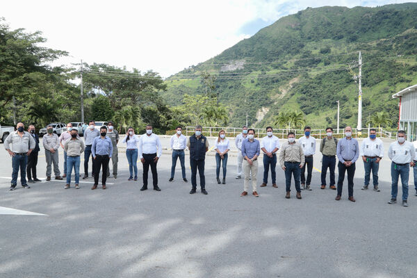 Visita autoridades Hidroituango
Visita autoridades a Hidroituango.
Fecha: 30 Octubre 2020.
Para descargar esta fotografía en alta resolución, haga clic sobre la imagen hasta que la misma se despliegue en la pantalla completa; luego dé clic derecho y elija la opción "guardar imagen como". 
En caso de publicación por cualquier medio, solicitamos acompañarla del crédito: "Foto EPM"
Palabras clave: Visita autoridades Hidroituango