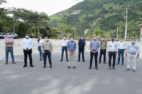 Visita autoridades Hidroituango
Visita autoridades a Hidroituango.
Fecha: 30 Octubre 2020.
Para descargar esta fotografía en alta resolución, haga clic sobre la imagen hasta que la misma se despliegue en la pantalla completa; luego dé clic derecho y elija la opción "guardar imagen como". 
En caso de publicación por cualquier medio, solicitamos acompañarla del crédito: "Foto EPM"
Palabras clave: Visita autoridades Hidroituango