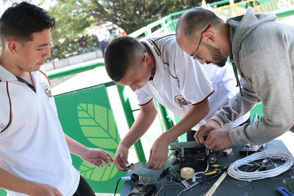 Circuito Solar EPM
Circuito Solar EPM.
Fecha: Octubre 4 2019.
Para descargar esta fotografía en alta resolución, haga clic sobre la imagen hasta que la misma se despliegue en la pantalla completa; luego dé clic derecho y elija la opción "guardar imagen como". 
En caso de publicación por cualquier medio, solicitamos acompañarla del crédito: "Foto EPM"
Palabras clave: Circuito Solar EPM