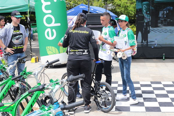 Circuito Solar EPM
Circuito Solar EPM.
Fecha: Octubre 4 2019.
Para descargar esta fotografía en alta resolución, haga clic sobre la imagen hasta que la misma se despliegue en la pantalla completa; luego dé clic derecho y elija la opción "guardar imagen como". 
En caso de publicación por cualquier medio, solicitamos acompañarla del crédito: "Foto EPM"
Palabras clave: Circuito Solar EPM