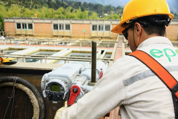 Trabajos en planta de potabilización Ayurá
Trabajos en planta de potabilización Ayurá
Fecha: Octubre 11 de 2014
Para descargar esta fotografía en alta resolución, haga clic sobre la imagen hasta que la misma se despliegue en la pantalla completa; luego dé clic derecho y elija la opción "guardar imagen como". 
En caso de publicación por cualquier medio, solicitamos acompañarla del crédito: "Foto EPM"
Palabras clave: Trabajos planta potabilización Ayurá