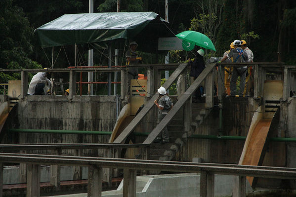 Trabajos en planta de potabilización Ayurá
Trabajos en planta de potabilización Ayurá
Fecha: Octubre 11 de 2014
Para descargar esta fotografía en alta resolución, haga clic sobre la imagen hasta que la misma se despliegue en la pantalla completa; luego dé clic derecho y elija la opción "guardar imagen como". 
En caso de publicación por cualquier medio, solicitamos acompañarla del crédito: "Foto EPM"
Palabras clave: Trabajos planta potabilización Ayurá