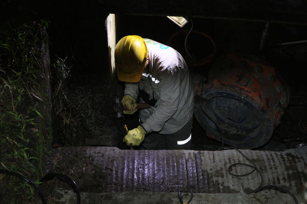 Trabajos en planta de potabilización Ayurá
Trabajos en planta de potabilización Ayurá
Fecha: Octubre 11 de 2014
Para descargar esta fotografía en alta resolución, haga clic sobre la imagen hasta que la misma se despliegue en la pantalla completa; luego dé clic derecho y elija la opción "guardar imagen como". 
En caso de publicación por cualquier medio, solicitamos acompañarla del crédito: "Foto EPM"
Palabras clave: Trabajos planta potabilización Ayurá