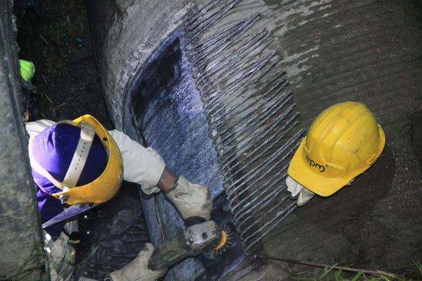 Trabajos en planta de potabilización Ayurá
Trabajos en planta de potabilización Ayurá
Fecha: Octubre 11 de 2014
Para descargar esta fotografía en alta resolución, haga clic sobre la imagen hasta que la misma se despliegue en la pantalla completa; luego dé clic derecho y elija la opción "guardar imagen como". 
En caso de publicación por cualquier medio, solicitamos acompañarla del crédito: "Foto EPM"
Palabras clave: Trabajos planta potabilización Ayurá
