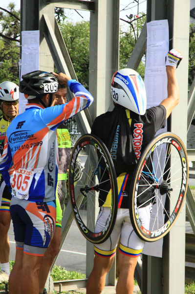 Juegos Deportivos y Recreativos
Juegos Deportivos y Recreativos
Fecha: Octubre 12 de 2014
Para descargar esta fotografía en alta resolución, haga clic sobre la imagen hasta que la misma se despliegue en la pantalla completa; luego dé clic derecho y elija la opción "guardar imagen como". 
En caso de publicación por cualquier medio, solicitamos acompañarla del crédito: "Foto EPM"

Palabras clave: Juegos Deportivos Recreativos Ciclismo contra reloj individual