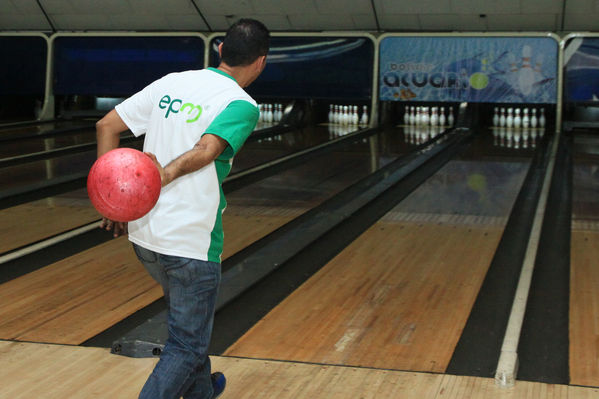 Juegos Deportivos y Recreativos
Juegos Deportivos y Recreativos
Fecha: Octubre 12 de 2014
Para descargar esta fotografía en alta resolución, haga clic sobre la imagen hasta que la misma se despliegue en la pantalla completa; luego dé clic derecho y elija la opción "guardar imagen como". 
En caso de publicación por cualquier medio, solicitamos acompañarla del crédito: "Foto EPM"

Palabras clave: Juegos Deportivos Recreativos Bolos Bolera Acuario
