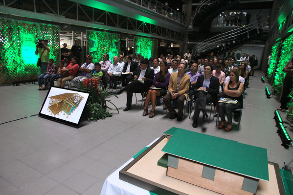 Presentación de la fase IV de Aldeas
Presentación de la fase IV de Aldeas
Fecha: Octubre 15 de 2014
Para descargar esta fotografía en alta resolución, haga clic sobre la imagen hasta que la misma se despliegue en la pantalla completa; luego dé clic derecho y elija la opción "guardar imagen como". 
En caso de publicación por cualquier medio, solicitamos acompañarla del crédito: "Foto EPM"
Palabras clave: Presentación fase IV Aldeas