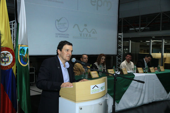 Presentación de la fase IV de Aldeas
Presentación de la fase IV de Aldeas
Fecha: Octubre 15 de 2014
Para descargar esta fotografía en alta resolución, haga clic sobre la imagen hasta que la misma se despliegue en la pantalla completa; luego dé clic derecho y elija la opción "guardar imagen como". 
En caso de publicación por cualquier medio, solicitamos acompañarla del crédito: "Foto EPM"
Palabras clave: Presentación fase IV Aldeas