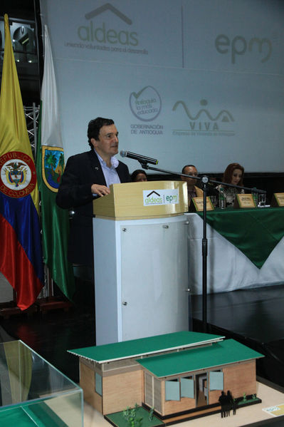 Presentación de la fase IV de Aldeas
Presentación de la fase IV de Aldeas
Fecha: Octubre 15 de 2014
Para descargar esta fotografía en alta resolución, haga clic sobre la imagen hasta que la misma se despliegue en la pantalla completa; luego dé clic derecho y elija la opción "guardar imagen como". 
En caso de publicación por cualquier medio, solicitamos acompañarla del crédito: "Foto EPM"
Palabras clave: Presentación fase IV Aldeas