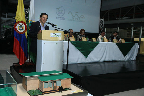Presentación de la fase IV de Aldeas
Presentación de la fase IV de Aldeas
Fecha: Octubre 15 de 2014
Para descargar esta fotografía en alta resolución, haga clic sobre la imagen hasta que la misma se despliegue en la pantalla completa; luego dé clic derecho y elija la opción "guardar imagen como". 
En caso de publicación por cualquier medio, solicitamos acompañarla del crédito: "Foto EPM"
Palabras clave: Presentación fase IV Aldeas