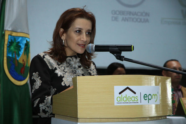 Presentación de la fase IV de Aldeas
Presentación de la fase IV de Aldeas
Fecha: Octubre 15 de 2014
Para descargar esta fotografía en alta resolución, haga clic sobre la imagen hasta que la misma se despliegue en la pantalla completa; luego dé clic derecho y elija la opción "guardar imagen como". 
En caso de publicación por cualquier medio, solicitamos acompañarla del crédito: "Foto EPM"
Palabras clave: Presentación fase IV Aldeas