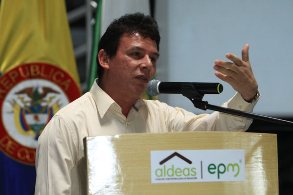Presentación de la fase IV de Aldeas
Presentación de la fase IV de Aldeas
Fecha: Octubre 15 de 2014
Para descargar esta fotografía en alta resolución, haga clic sobre la imagen hasta que la misma se despliegue en la pantalla completa; luego dé clic derecho y elija la opción "guardar imagen como". 
En caso de publicación por cualquier medio, solicitamos acompañarla del crédito: "Foto EPM"
Palabras clave: Presentación fase IV Aldeas
