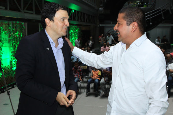 Presentación de la fase IV de Aldeas
Presentación de la fase IV de Aldeas
Fecha: Octubre 15 de 2014
Para descargar esta fotografía en alta resolución, haga clic sobre la imagen hasta que la misma se despliegue en la pantalla completa; luego dé clic derecho y elija la opción "guardar imagen como". 
En caso de publicación por cualquier medio, solicitamos acompañarla del crédito: "Foto EPM"
Palabras clave: Presentación fase IV Aldeas
