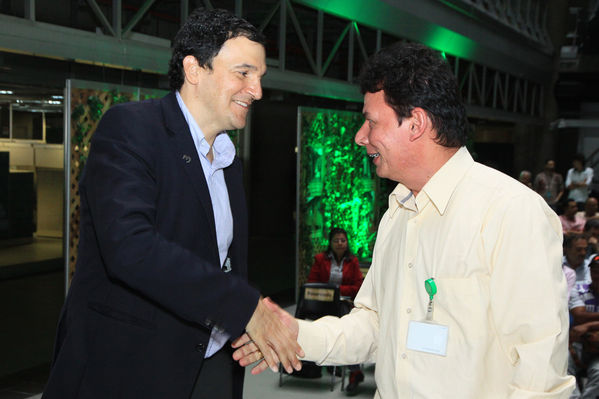 Presentación de la fase IV de Aldeas
Presentación de la fase IV de Aldeas
Fecha: Octubre 15 de 2014
Para descargar esta fotografía en alta resolución, haga clic sobre la imagen hasta que la misma se despliegue en la pantalla completa; luego dé clic derecho y elija la opción "guardar imagen como". 
En caso de publicación por cualquier medio, solicitamos acompañarla del crédito: "Foto EPM"
Palabras clave: Presentación fase IV Aldeas