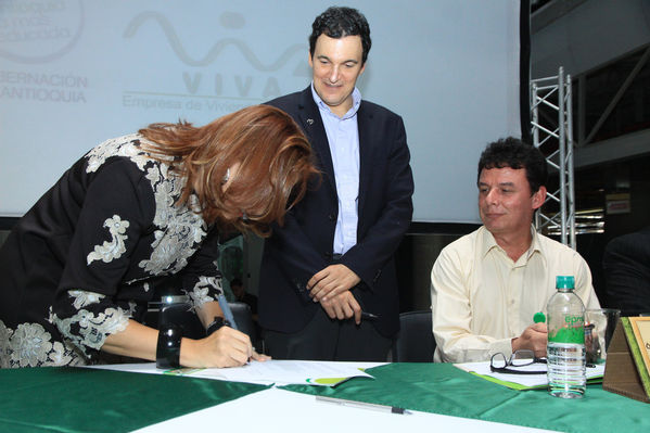 Presentación de la fase IV de Aldeas
Presentación de la fase IV de Aldeas
Fecha: Octubre 15 de 2014
Para descargar esta fotografía en alta resolución, haga clic sobre la imagen hasta que la misma se despliegue en la pantalla completa; luego dé clic derecho y elija la opción "guardar imagen como". 
En caso de publicación por cualquier medio, solicitamos acompañarla del crédito: "Foto EPM"
Palabras clave: Presentación fase IV Aldeas