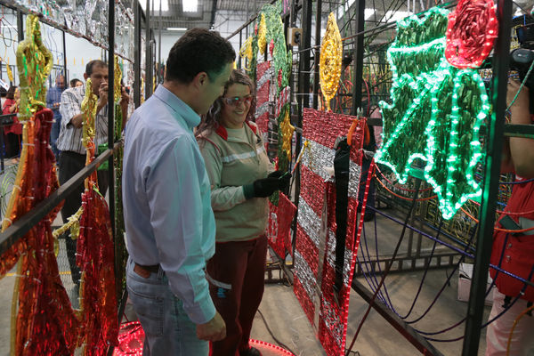 Rueda de prensa, Alumbrado Navideño 2014
Rueda de prensa, Alumbrado Navideño 2014
Fecha: Octubre 17 de 2014
Para descargar esta fotografía en alta resolución, haga clic sobre la imagen hasta que la misma se despliegue en la pantalla completa; luego dé clic derecho y elija la opción "guardar imagen como". 
En caso de publicación por cualquier medio, solicitamos acompañarla del crédito: "Foto EPM"

Palabras clave: Rueda prensa Alumbrado Navideño 2014