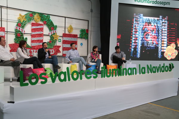 Rueda de prensa, Alumbrado Navideño 2014
Rueda de prensa, Alumbrado Navideño 2014
Fecha: Octubre 17 de 2014
Para descargar esta fotografía en alta resolución, haga clic sobre la imagen hasta que la misma se despliegue en la pantalla completa; luego dé clic derecho y elija la opción "guardar imagen como". 
En caso de publicación por cualquier medio, solicitamos acompañarla del crédito: "Foto EPM"

Palabras clave: Rueda prensa Alumbrado Navideño 2014