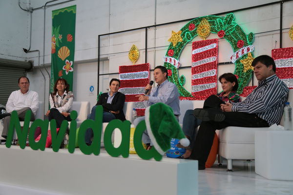 Rueda de prensa, Alumbrado Navideño 2014
Rueda de prensa, Alumbrado Navideño 2014
Fecha: Octubre 17 de 2014
Para descargar esta fotografía en alta resolución, haga clic sobre la imagen hasta que la misma se despliegue en la pantalla completa; luego dé clic derecho y elija la opción "guardar imagen como". 
En caso de publicación por cualquier medio, solicitamos acompañarla del crédito: "Foto EPM"

Palabras clave: Rueda prensa Alumbrado Navideño 2014