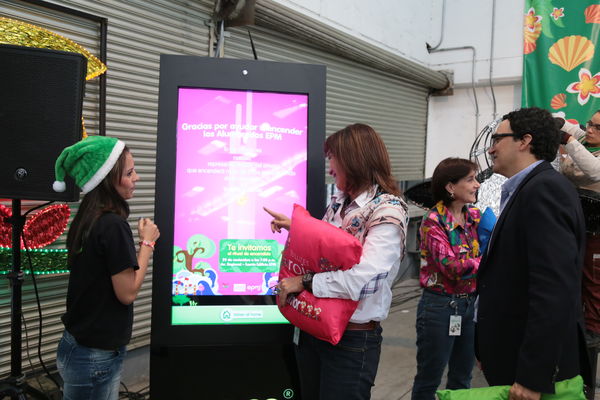 Rueda de prensa, Alumbrado Navideño 2014
Rueda de prensa, Alumbrado Navideño 2014
Fecha: Octubre 17 de 2014
Para descargar esta fotografía en alta resolución, haga clic sobre la imagen hasta que la misma se despliegue en la pantalla completa; luego dé clic derecho y elija la opción "guardar imagen como". 
En caso de publicación por cualquier medio, solicitamos acompañarla del crédito: "Foto EPM"

Palabras clave: Rueda prensa Alumbrado Navideño 2014