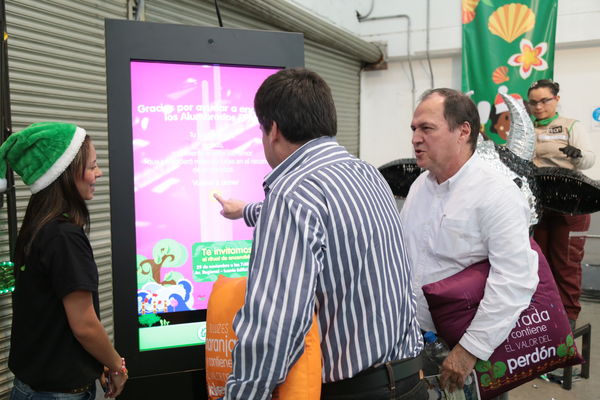 Rueda de prensa, Alumbrado Navideño 2014
Rueda de prensa, Alumbrado Navideño 2014
Fecha: Octubre 17 de 2014
Para descargar esta fotografía en alta resolución, haga clic sobre la imagen hasta que la misma se despliegue en la pantalla completa; luego dé clic derecho y elija la opción "guardar imagen como". 
En caso de publicación por cualquier medio, solicitamos acompañarla del crédito: "Foto EPM"

Palabras clave: Rueda prensa Alumbrado Navideño 2014