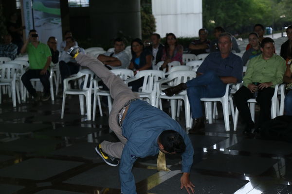 Juegos Deportivos y Recreativos
Juegos Deportivos y Recreativos
Fecha: Octubre 17 de 2014
Para descargar esta fotografía en alta resolución, haga clic sobre la imagen hasta que la misma se despliegue en la pantalla completa; luego dé clic derecho y elija la opción "guardar imagen como". 
En caso de publicación por cualquier medio, solicitamos acompañarla del crédito: "Foto EPM"
Palabras clave: Juegos Deportivos Recreativos clausura