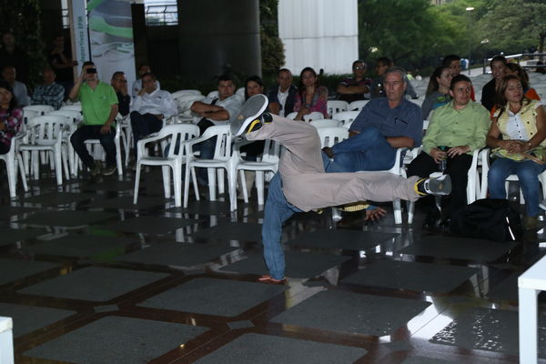 Juegos Deportivos y Recreativos
Juegos Deportivos y Recreativos
Fecha: Octubre 17 de 2014
Para descargar esta fotografía en alta resolución, haga clic sobre la imagen hasta que la misma se despliegue en la pantalla completa; luego dé clic derecho y elija la opción "guardar imagen como". 
En caso de publicación por cualquier medio, solicitamos acompañarla del crédito: "Foto EPM"
Palabras clave: Juegos Deportivos Recreativos clausura