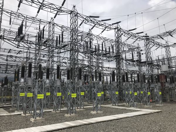Segundo banco de autotransformadores monofásicos en la Subestación Hermosa
Segundo banco autotransformadores monofásicos Subestación Hermosa.
Fecha: 24 Octubre 2018.
Para descargar esta fotografía en alta resolución, haga clic sobre la imagen hasta que la misma se despliegue en la pantalla completa; luego dé clic derecho y elija la opción "guardar imagen como". 
En caso de publicación por cualquier medio, solicitamos acompañarla del crédito: "Foto EPM"
Palabras clave: Segundo banco autotransformadores monofásicos Subestación Hermosa