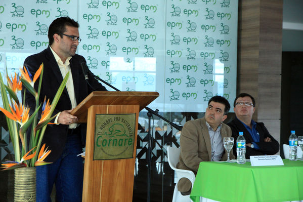 Firma de convenio EPM – Cornare
Firma de convenio EPM – Cornare
Fecha: Octubre 25 de 2013. Lugar: Auditorio Hospital San Vicente Fundación
Para descargar esta fotografía en alta resolución, haga clic sobre la imagen hasta que la misma se despliegue en la pantalla completa; luego dé clic derecho y elija la opción "guardar imagen como". 
En caso de publicación por cualquier medio, solicitamos acompañarla del crédito: "Foto EPM"

Palabras clave: Firma convenio EPM  Cornare