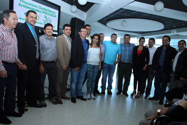 Firma de convenio EPM – Cornare
Firma de convenio EPM – Cornare
Fecha: Octubre 25 de 2013. Lugar: Auditorio Hospital San Vicente Fundación
Para descargar esta fotografía en alta resolución, haga clic sobre la imagen hasta que la misma se despliegue en la pantalla completa; luego dé clic derecho y elija la opción "guardar imagen como". 
En caso de publicación por cualquier medio, solicitamos acompañarla del crédito: "Foto EPM"

Palabras clave: Firma convenio EPM  Cornare