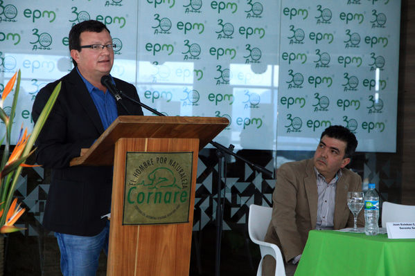 Firma de convenio EPM – Cornare
Firma de convenio EPM – Cornare
Fecha: Octubre 25 de 2013. Lugar: Auditorio Hospital San Vicente Fundación
Para descargar esta fotografía en alta resolución, haga clic sobre la imagen hasta que la misma se despliegue en la pantalla completa; luego dé clic derecho y elija la opción "guardar imagen como". 
En caso de publicación por cualquier medio, solicitamos acompañarla del crédito: "Foto EPM"

Palabras clave: Firma convenio EPM  Cornare