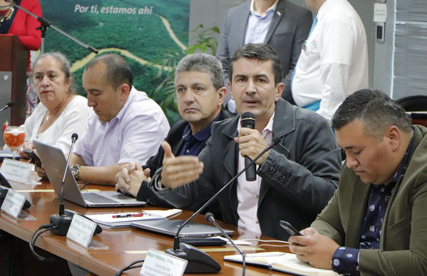 Rueda de Prensa presentación de proyecto
Rueda de Prensa de la presentación del proyecto de fortalecimiento de sistemas productivos agropecuarios sostenibles de la subregión de embalses del Oriente antioqueño
Fecha: Octubre 10 de 2017
Para descargar esta fotografía en alta resolución, haga clic sobre la imagen hasta que la misma se despliegue en la pantalla completa; luego dé clic derecho y elija la opción "guardar imagen como". 
En caso de publicación por cualquier medio, solicitamos acompañarla del crédito: "Foto EPM"
Palabras clave: Rueda Prensa presentación proyecto
