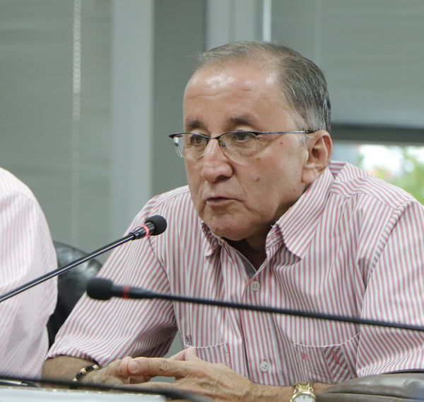 Rueda de Prensa presentación de proyecto
Rueda de Prensa de la presentación del proyecto de fortalecimiento de sistemas productivos agropecuarios sostenibles de la subregión de embalses del Oriente antioqueño
Fecha: Octubre 10 de 2017
Para descargar esta fotografía en alta resolución, haga clic sobre la imagen hasta que la misma se despliegue en la pantalla completa; luego dé clic derecho y elija la opción "guardar imagen como". 
En caso de publicación por cualquier medio, solicitamos acompañarla del crédito: "Foto EPM"
Palabras clave: Rueda Prensa presentación proyecto