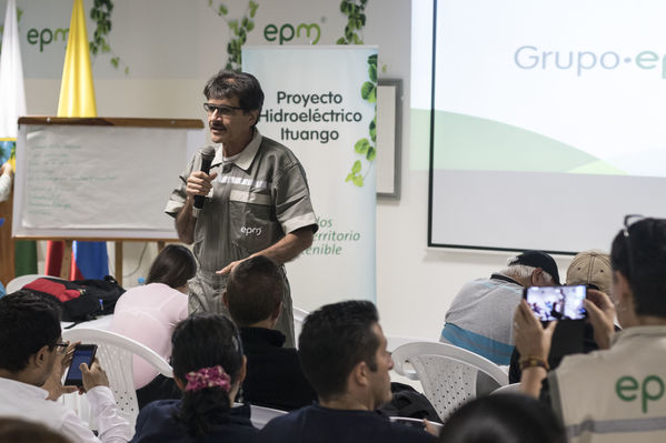 Invitación medios recorrido proyecto hidroeléctrico Ituango
Invitación medios recorrido proyecto hidroeléctrico Ituango.
Fecha: Octubre 10 2018
Para descargar esta fotografía en alta resolución, haga clic sobre la imagen hasta que la misma se despliegue en la pantalla completa; luego dé clic derecho y elija la opción "guardar imagen como". 
En caso de publicación por cualquier medio, solicitamos acompañarla del crédito: "Foto EPM"
Palabras clave: Invitación medios recorrido proyecto hidroeléctrico Ituango