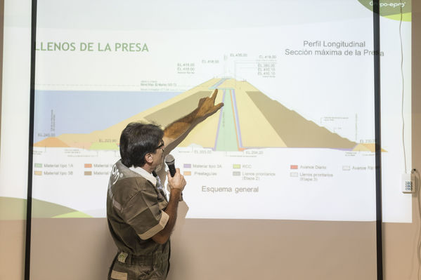 Invitación medios recorrido proyecto hidroeléctrico Ituango
Invitación medios recorrido proyecto hidroeléctrico Ituango.
Fecha: Octubre 10 2018
Para descargar esta fotografía en alta resolución, haga clic sobre la imagen hasta que la misma se despliegue en la pantalla completa; luego dé clic derecho y elija la opción "guardar imagen como". 
En caso de publicación por cualquier medio, solicitamos acompañarla del crédito: "Foto EPM"
Palabras clave: Invitación medios recorrido proyecto hidroeléctrico Ituango