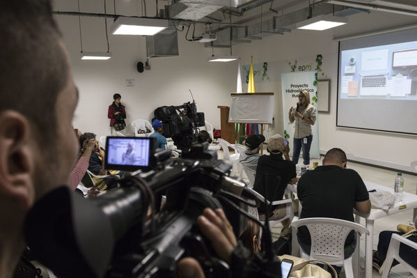 Invitación medios recorrido proyecto hidroeléctrico Ituango
Invitación medios recorrido proyecto hidroeléctrico Ituango.
Fecha: Octubre 10 2018
Para descargar esta fotografía en alta resolución, haga clic sobre la imagen hasta que la misma se despliegue en la pantalla completa; luego dé clic derecho y elija la opción "guardar imagen como". 
En caso de publicación por cualquier medio, solicitamos acompañarla del crédito: "Foto EPM"
Palabras clave: Invitación medios recorrido proyecto hidroeléctrico Ituango