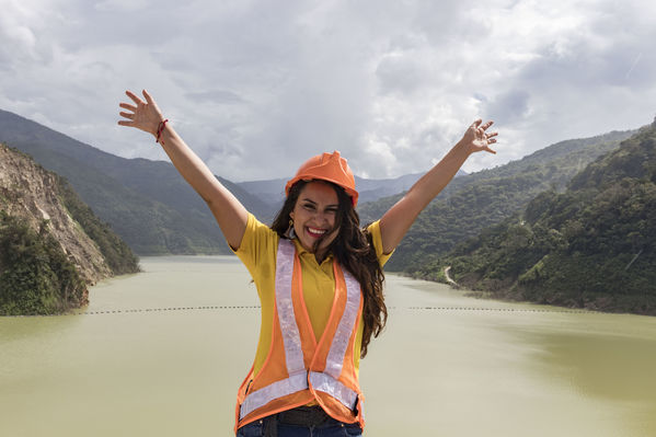 Invitación medios recorrido proyecto hidroeléctrico Ituango
Invitación medios recorrido proyecto hidroeléctrico Ituango.
Fecha: Octubre 10 2018
Para descargar esta fotografía en alta resolución, haga clic sobre la imagen hasta que la misma se despliegue en la pantalla completa; luego dé clic derecho y elija la opción "guardar imagen como". 
En caso de publicación por cualquier medio, solicitamos acompañarla del crédito: "Foto EPM"
Palabras clave: Invitación medios recorrido proyecto hidroeléctrico Ituango