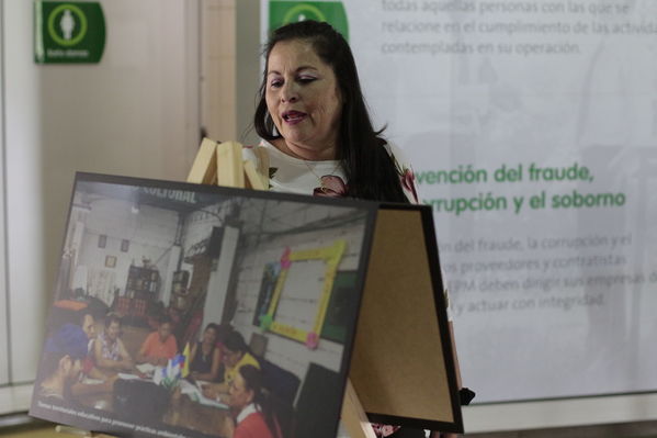 Clausura Programa Educación Ambiental
Clausura Programa Educación Ambiental.
Fecha: Octubre 11 2019.
Para descargar esta fotografía en alta resolución, haga clic sobre la imagen hasta que la misma se despliegue en la pantalla completa; luego dé clic derecho y elija la opción "guardar imagen como". 
En caso de publicación por cualquier medio, solicitamos acompañarla del crédito: "Foto EPM"
Palabras clave: Clausura Programa Educación Ambiental