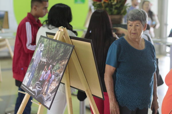 Clausura Programa Educación Ambiental
Clausura Programa Educación Ambiental.
Fecha: Octubre 11 2019.
Para descargar esta fotografía en alta resolución, haga clic sobre la imagen hasta que la misma se despliegue en la pantalla completa; luego dé clic derecho y elija la opción "guardar imagen como". 
En caso de publicación por cualquier medio, solicitamos acompañarla del crédito: "Foto EPM"
Palabras clave: Clausura Programa Educación Ambiental